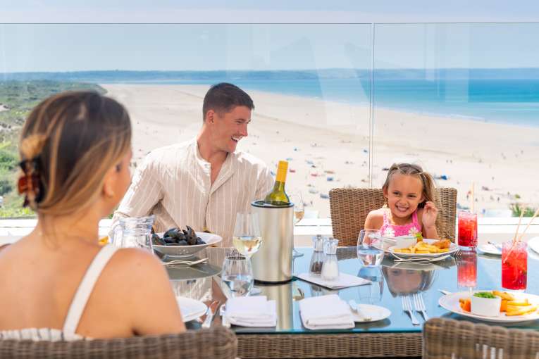 Family dining alfresco